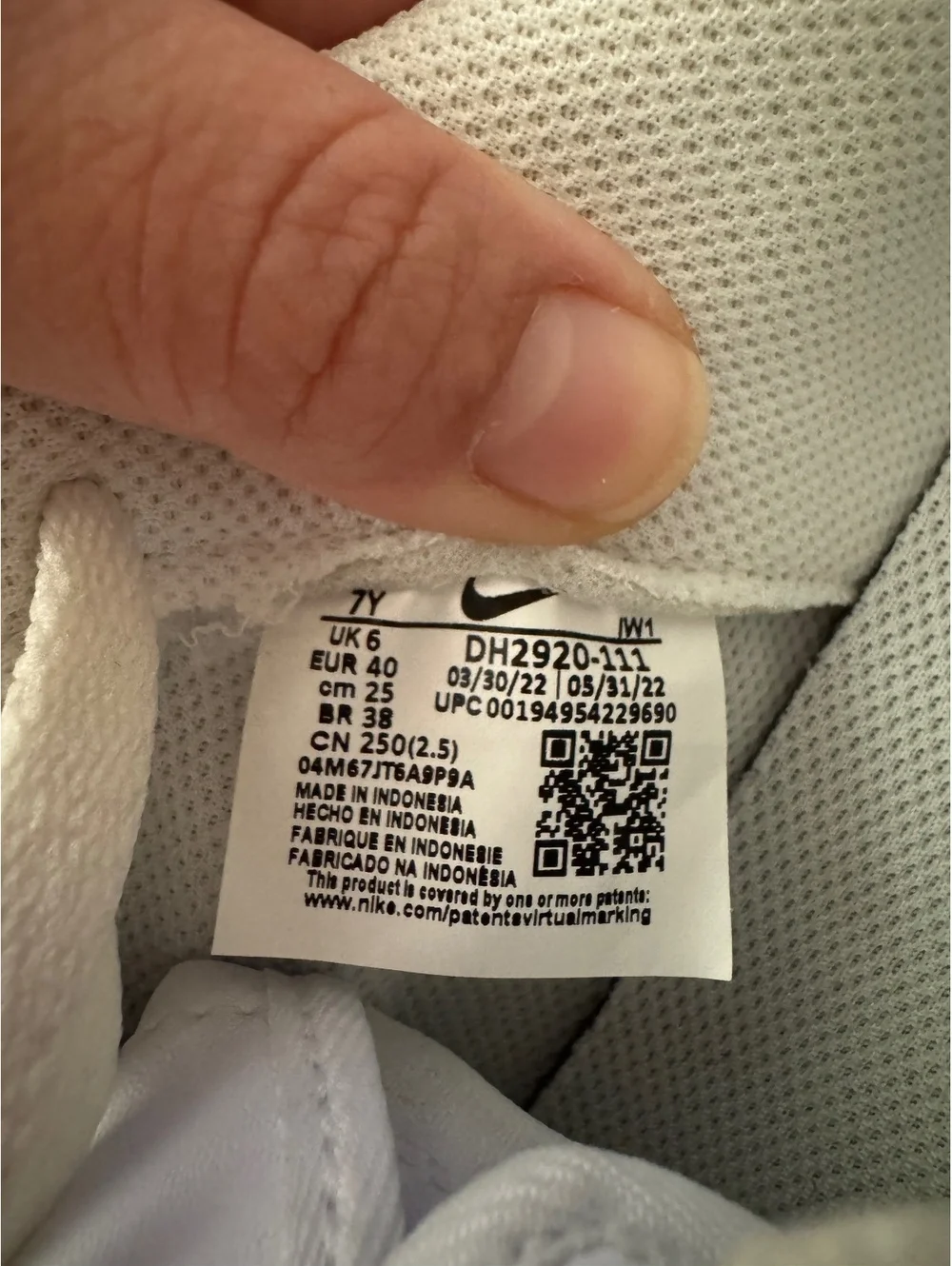 New no box Nike Air Force 1 White Leather Sneakers Size 7Y